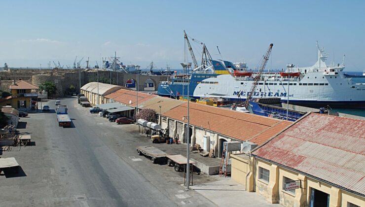 Limanda dört kişi tutuklandı