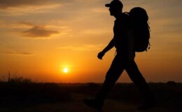 27 yıllık inanılmaz yolculuk: Dünyayı yürüyerek gezen adam eve dönüyor